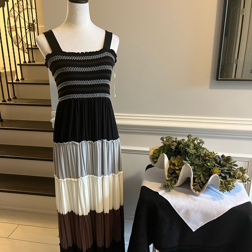 New Directions Black, Gray, and White Tiered Maxi Dress